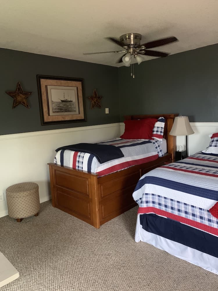 White House Inn on the Waterfront interior in Homer, AK — gallery photo 2