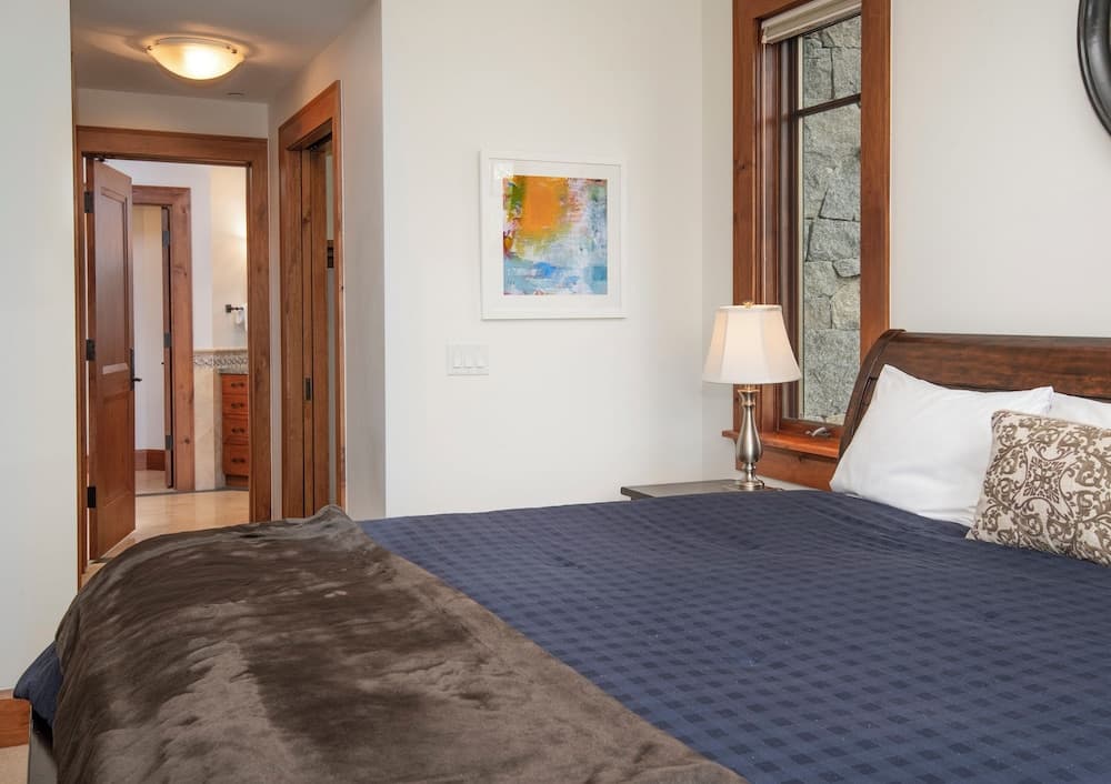 Hummingbird by Elevation Accommodations property views in Avon, CO — gallery photo 3