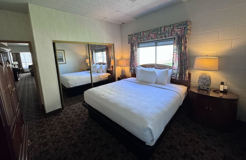 Promenade Inn & Suites Oceanfront interior in Seaside, OR — gallery photo 2