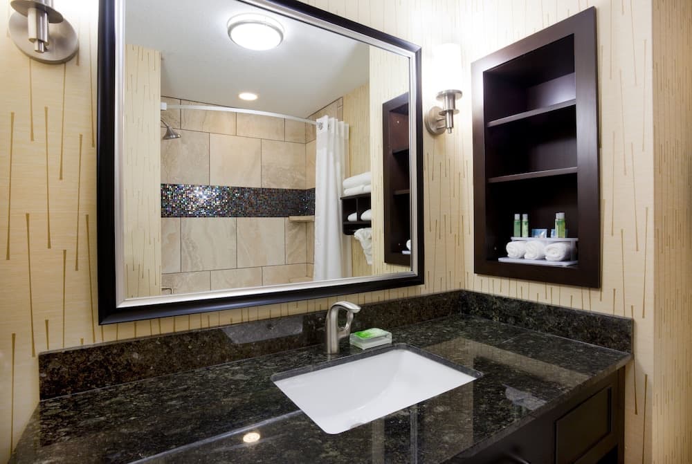Holiday Inn Express & Suites Davenport by IHG gallery photo in Davenport, IA — image 7