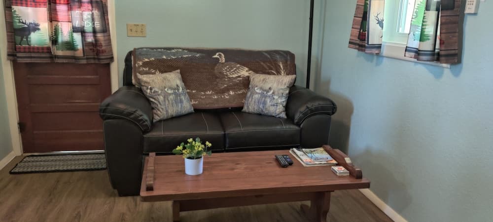 Kellers Kove Cabin and RV Resort property views in Elizabeth — gallery photo 3