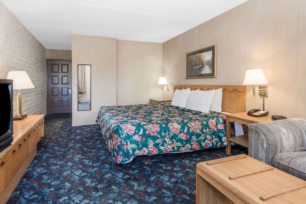 Knights Inn Dayton at Poe Ave property views in Vandalia, OH — gallery photo 3
