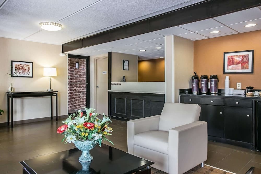 Quality Inn Hartsville interior in Hartsville, SC — gallery photo 2