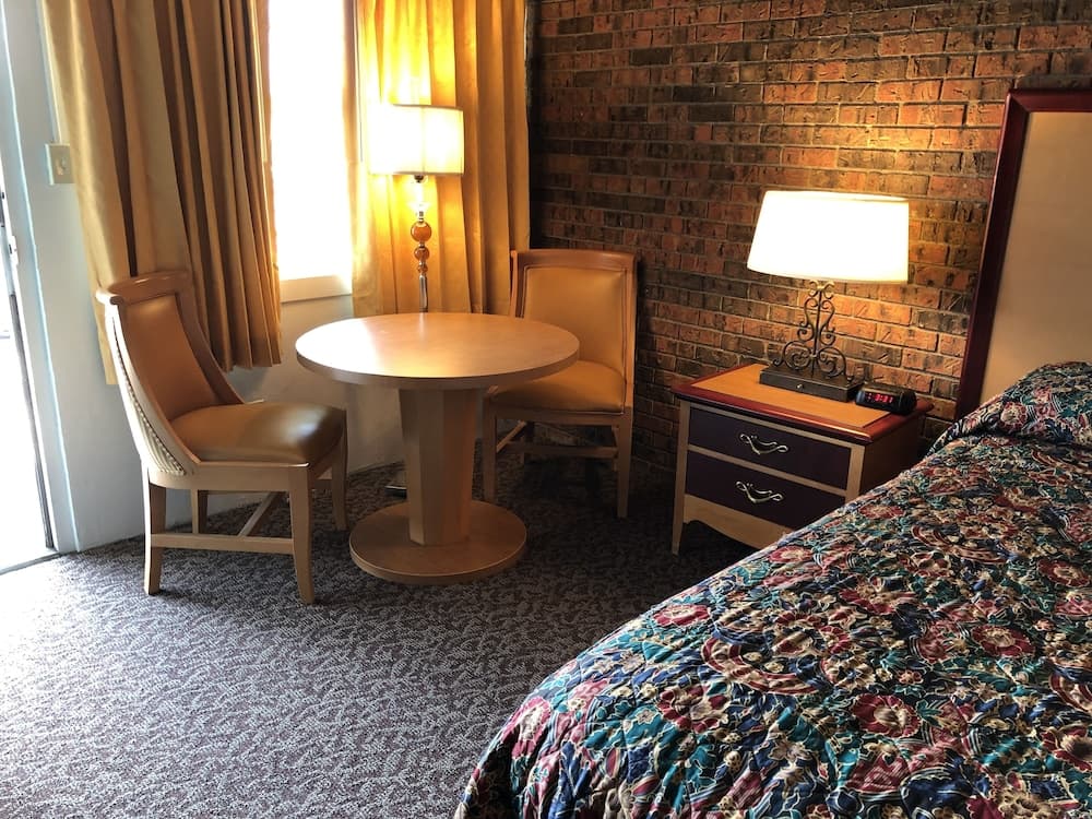 Dunes Inn interior in Alamosa, CO — gallery photo 2