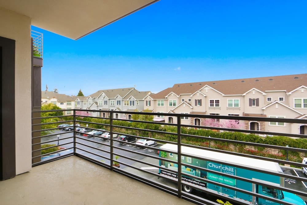 Global Luxury Suites Sunnyvale North property views in Sunnyvale, CA — gallery photo 3