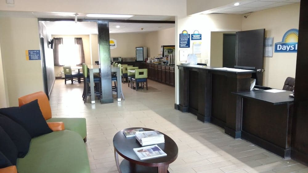 Days Inn by Wyndham Ashland gallery photo in Ashland, KY — image 17