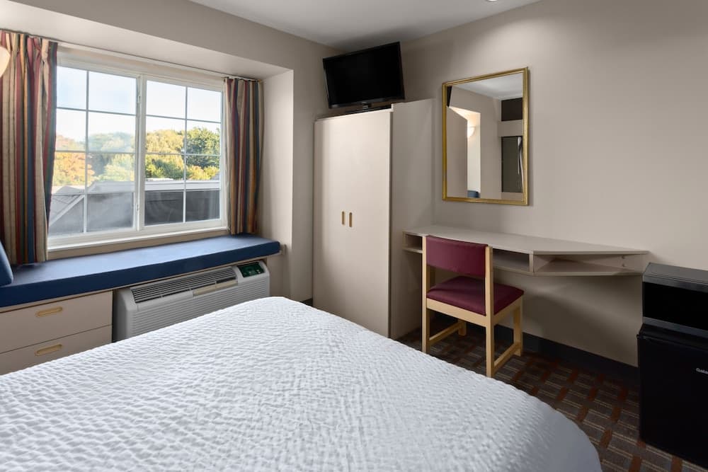 Americas Best Value Inn & Suites Racine gallery photo in Mount Pleasant, WI — image 32