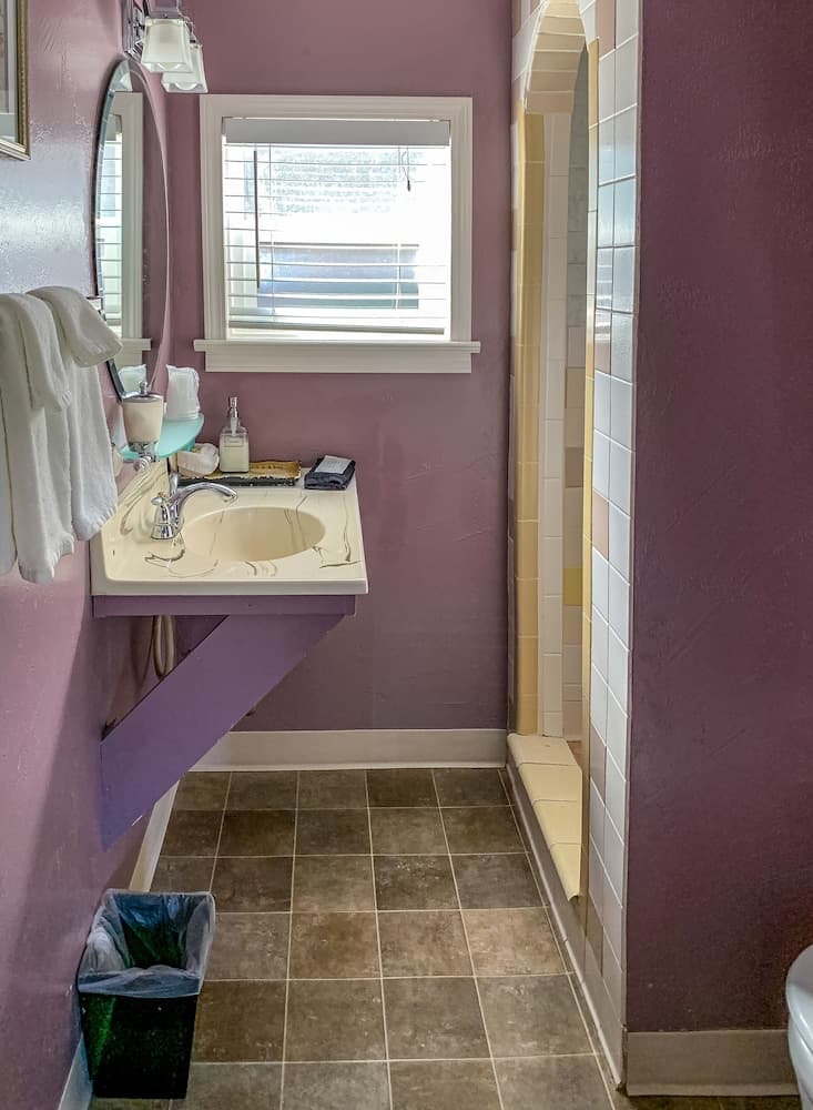Palm Cottages interior in Ashland, OR — gallery photo 2