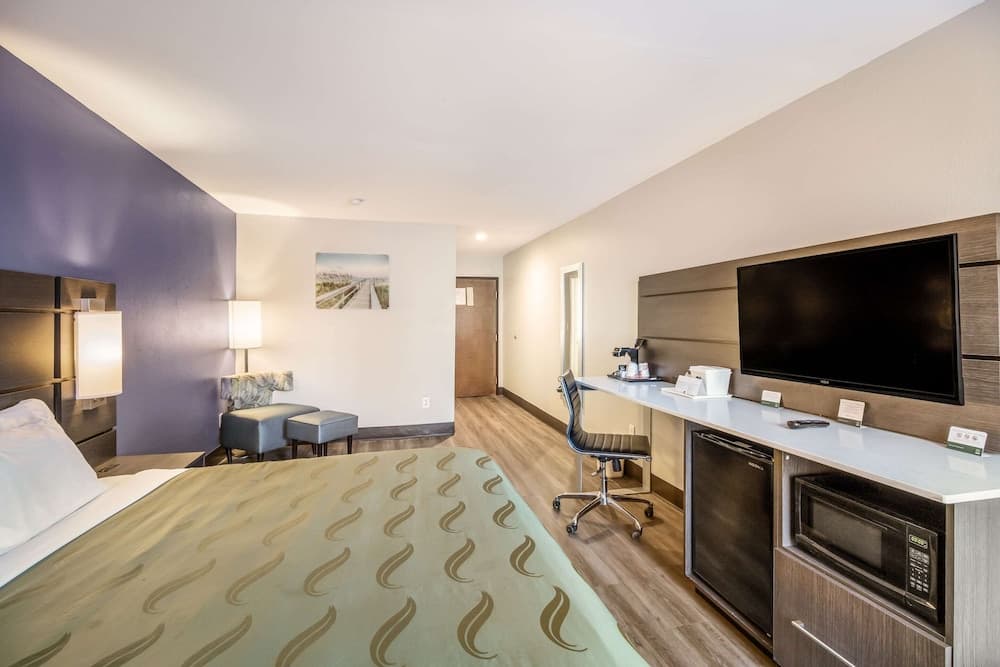 Quality Inn near MCAS Cherry Point featured exterior or lobby in Havelock, NC — similar hotel