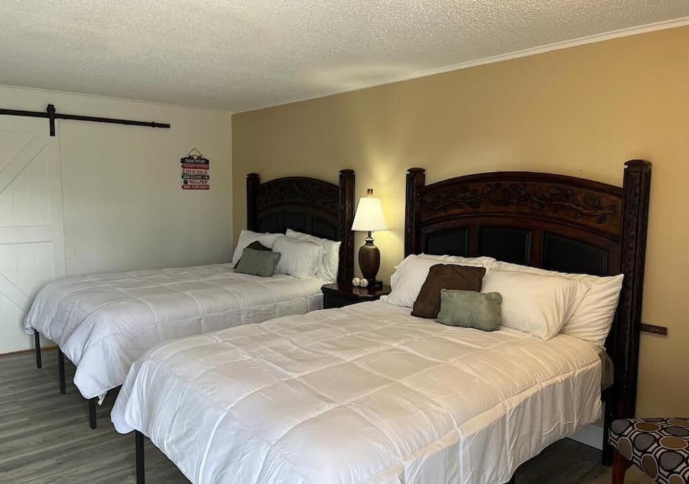 Ball Parks Inn property views in Branson, MO — gallery photo 3