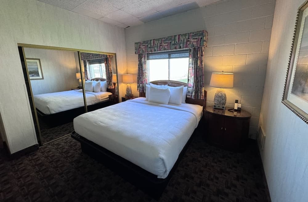 Promenade Inn & Suites Oceanfront property views in Seaside, OR — gallery photo 3
