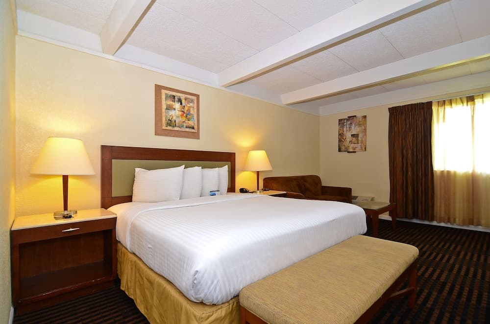 Lexington Inn & Suites NW Chicago Elgin gallery photo in Elgin, IL — image 5