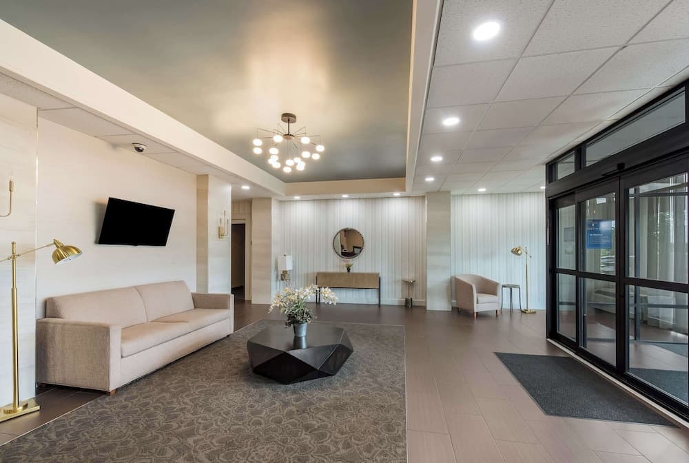Best Western Executive Hotel Of New Haven - West Haven interior in West Haven, CT — gallery photo 2
