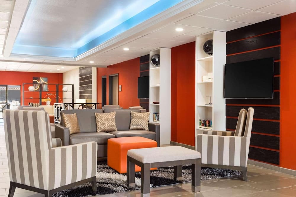 Country Inn & Suites by Radisson, San Antonio Lackland AFB - SeaWorld Area property views in San Antonio, TX — gallery photo 3