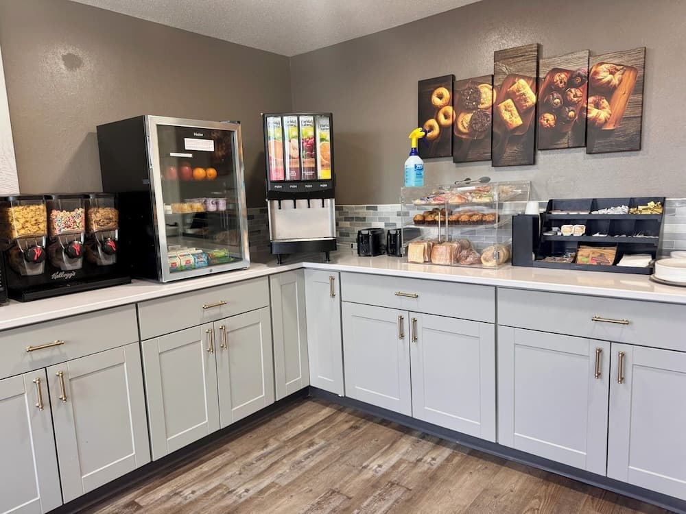 Super 8 By Wyndham Great Falls City Center property views in Great Falls, MT — gallery photo 3