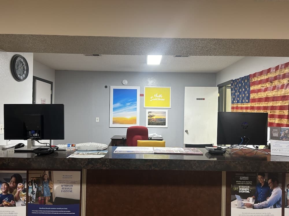 Days Inn by Wyndham Branson near Theatre District interior in Branson, MO — gallery photo 2