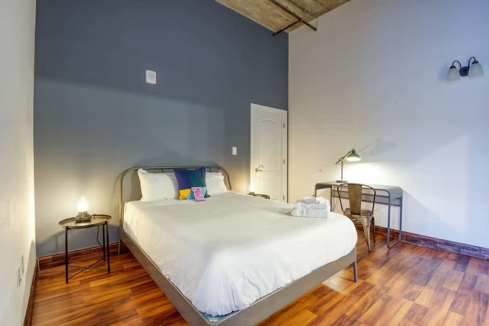 Sosuite 1BR Apt w W/d, Gym, On-site Restaurant interior in Philadelphia, PA — gallery photo 2