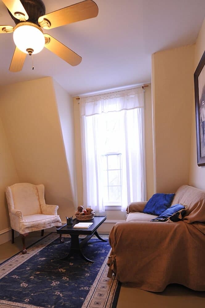 Hall House Hotel gallery photo in Dahlonega, GA — image 8