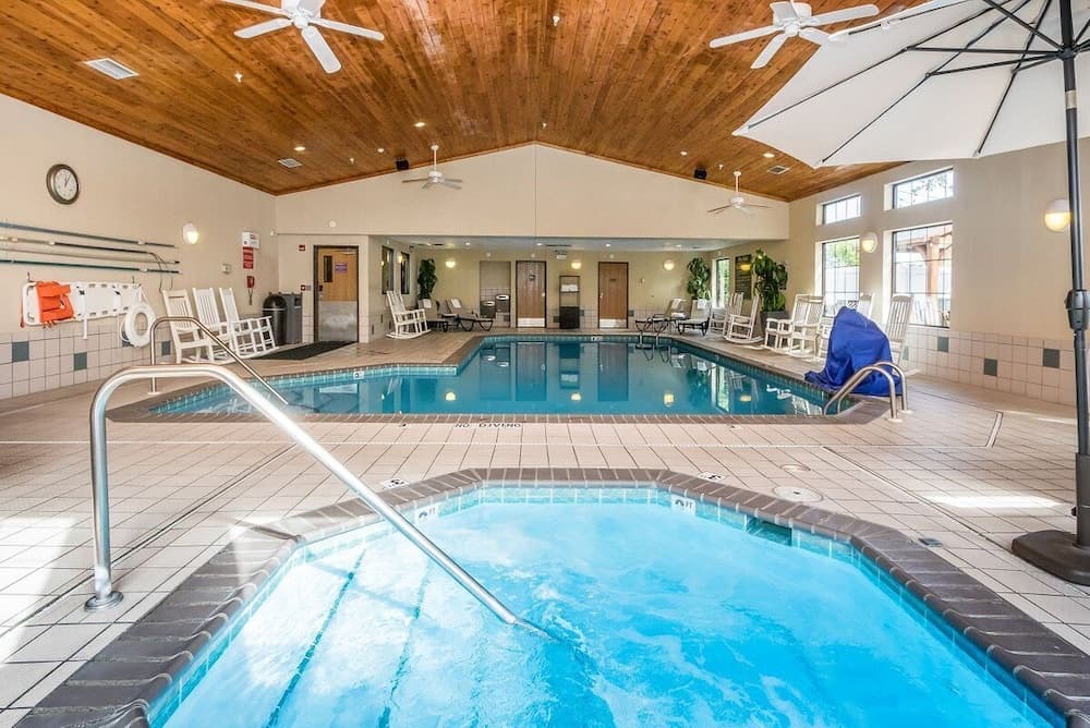 White Pines Inn & Suites gallery photo in Holland, MI — image 48