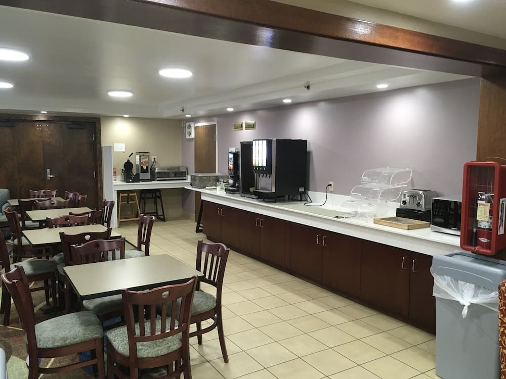 All Seasons Inn & Suites property views in Smithfield, RI — gallery photo 3