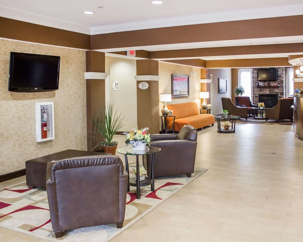 Comfort Suites Lewisburg near University interior in Lewisburg, PA — gallery photo 2