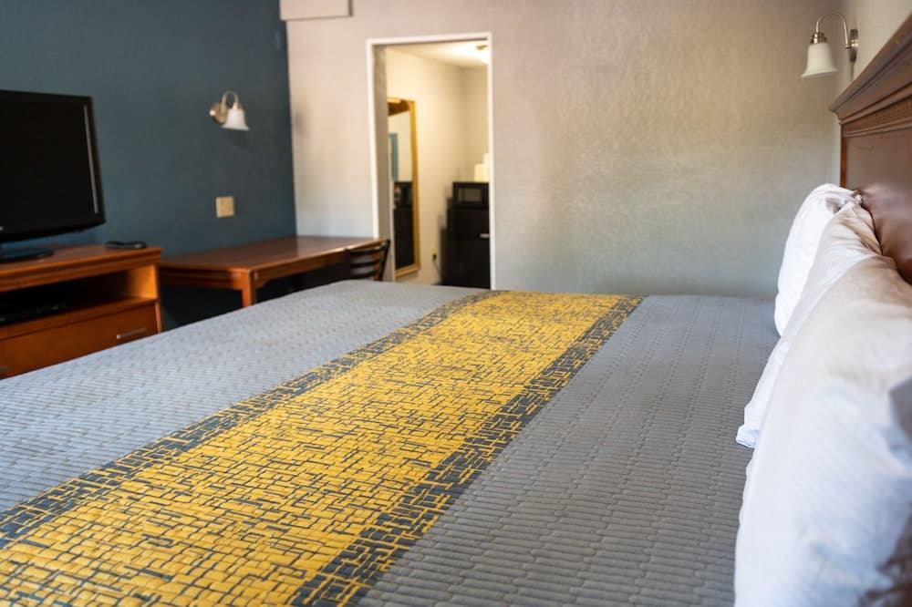 Riverside Inn and Suites property views in Hopewell, VA — gallery photo 3