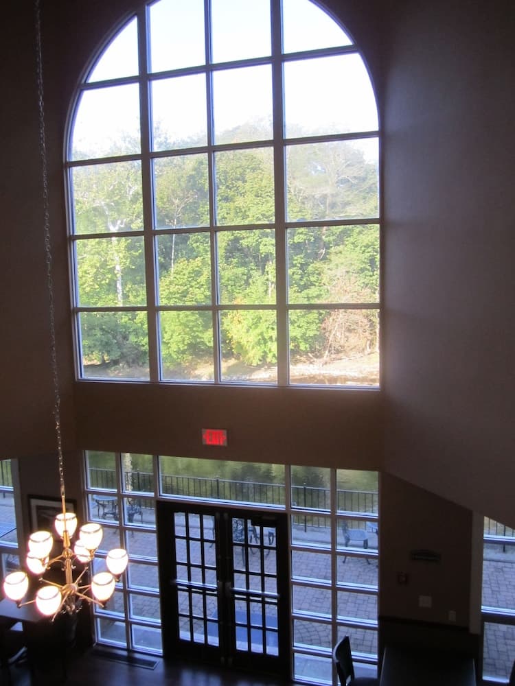 Best Western Plus The Inn & Suites At The Falls interior in Poughkeepsie, NY — gallery photo 2