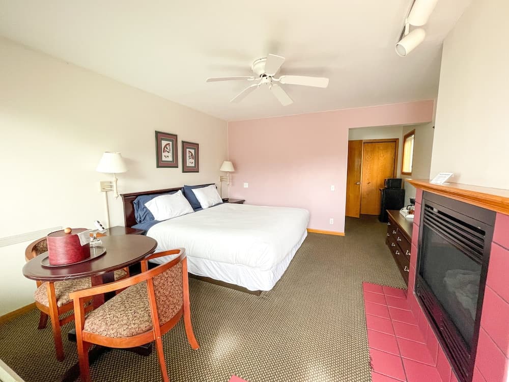Lake Bluff Inn and Suites property views in South Haven, MI — gallery photo 3