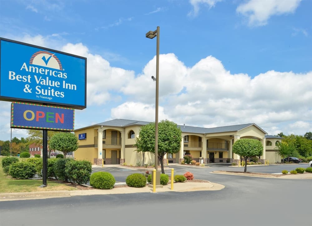 Americas Best Value Inn & Suites University Ave featured exterior or lobby in Little Rock, AR — similar hotel