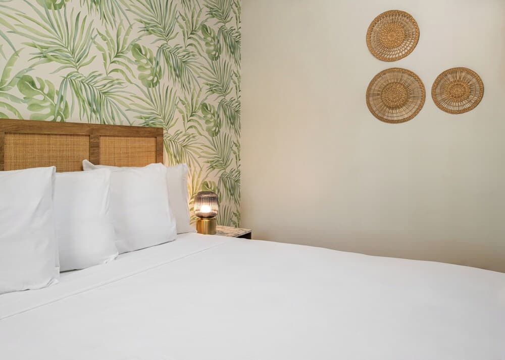 The LEEF Hotel gallery photo in Glendale, CA — image 12