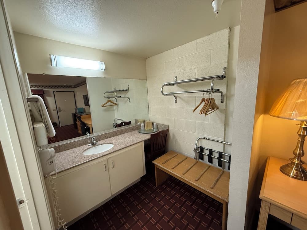 New Budget Inn gallery photo in Victorville, CA — image 26
