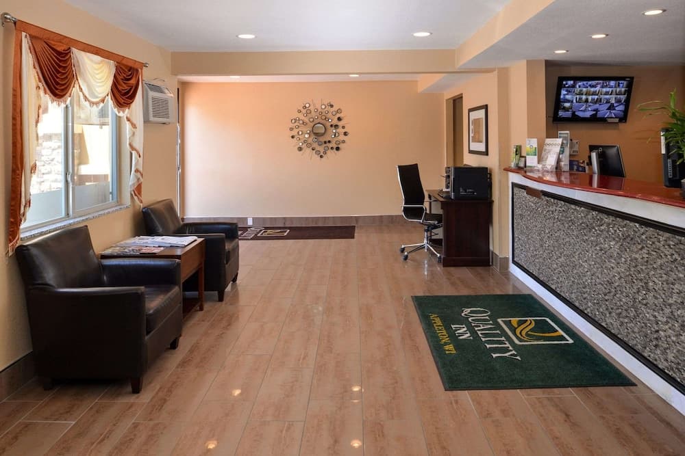 Quality Inn Appleton West interior in Appleton, WI — gallery photo 2