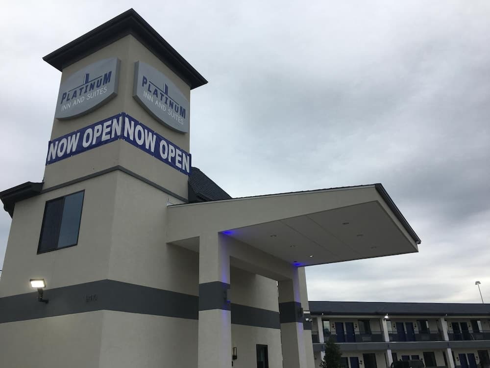 Platinum Inn and Suites interior in Houston, TX — gallery photo 2