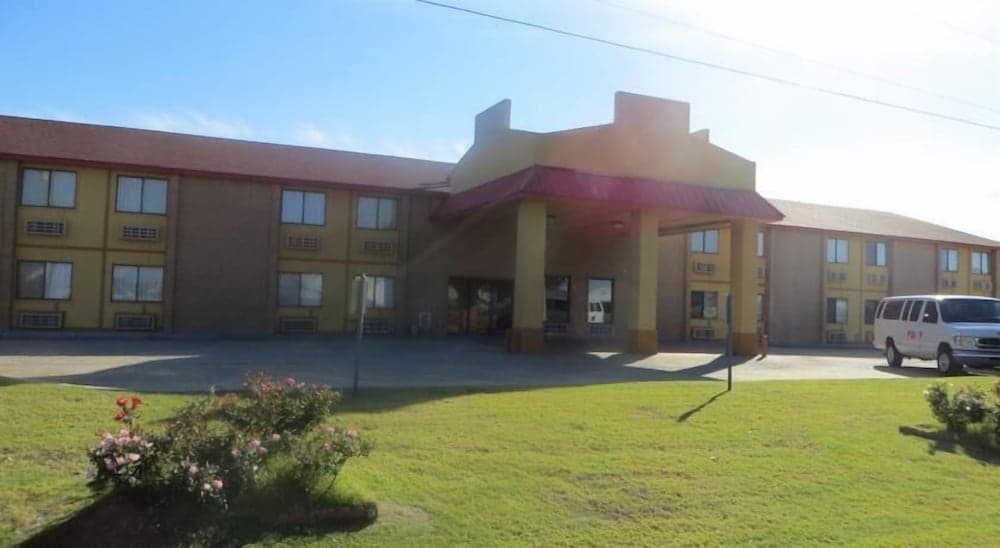 Econo Inn and Suites featured exterior or lobby in Oklahoma City, OK — similar hotel
