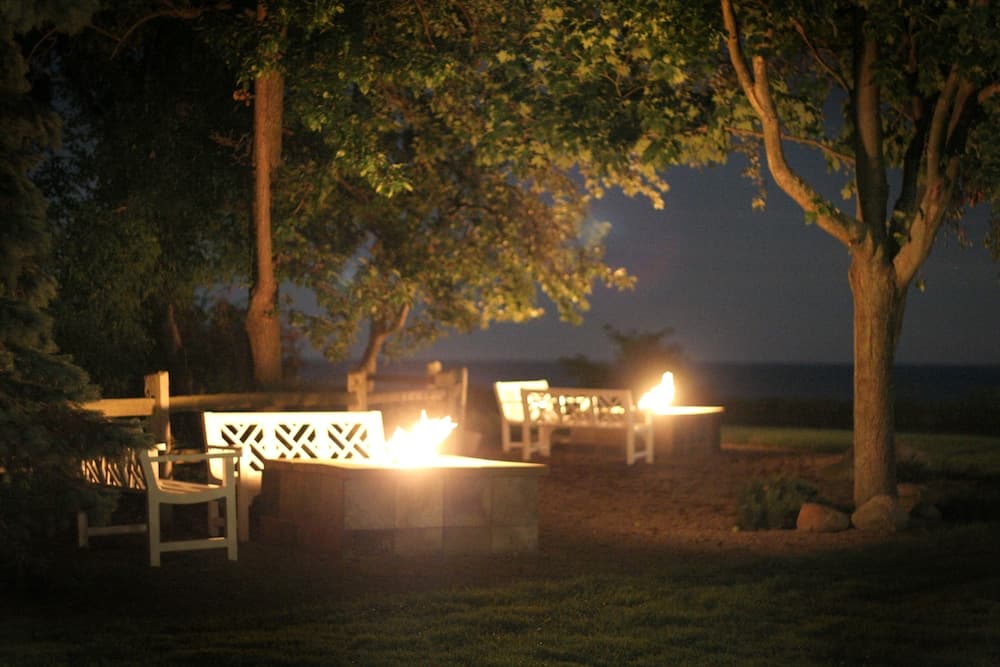 Lake Shore Resort property views in Saugatuck, MI — gallery photo 3