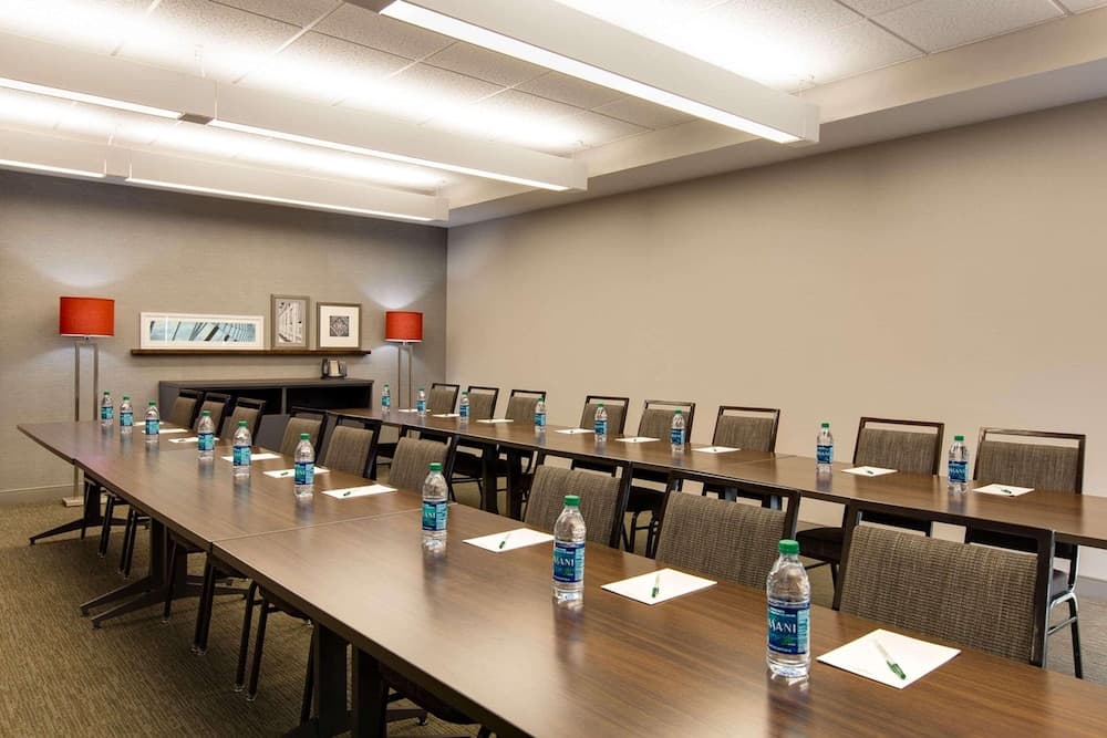 Country Inn & Suites by Radisson, Springfield Southeast gallery photo in Springfield, IL — image 9