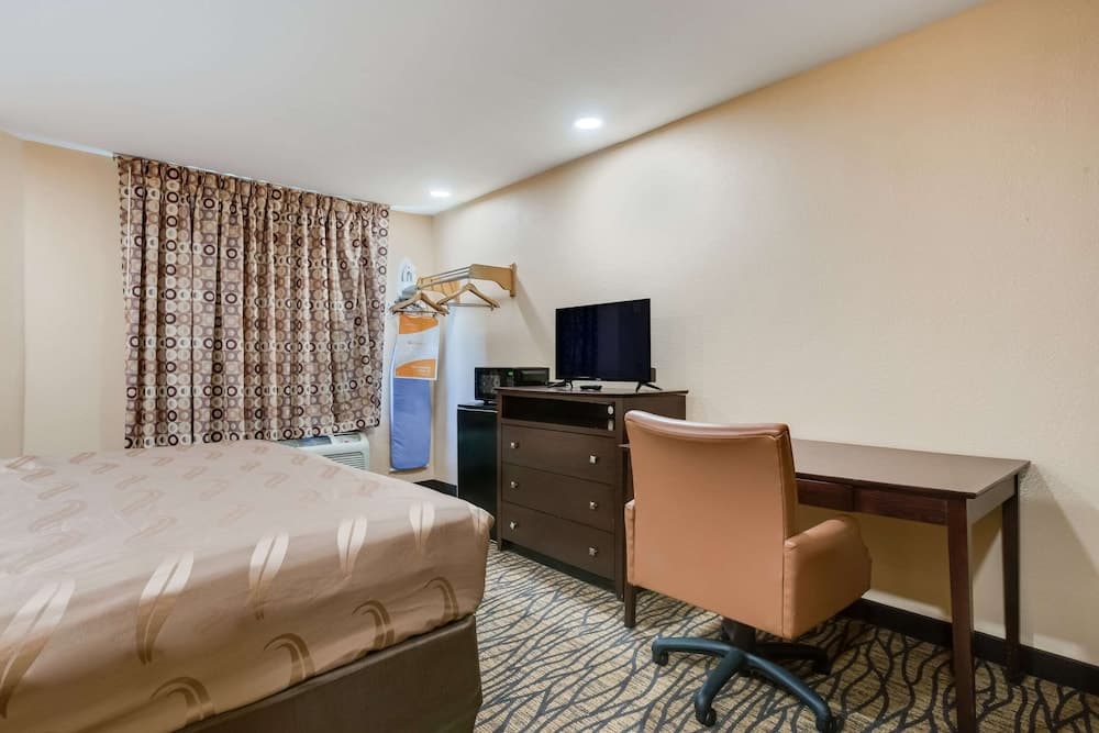 Quality Inn Lees Summit - Kansas City gallery photo in Lee's Summit, MO — image 4