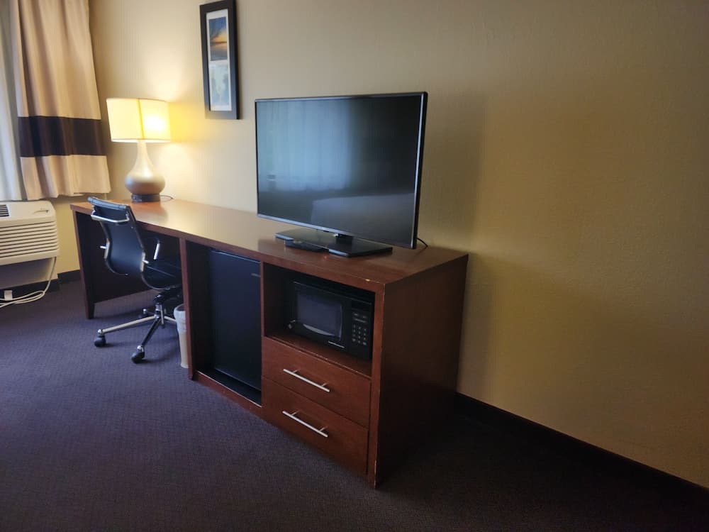 Comfort Inn & Suites Madison - Airport interior in Madison, WI — gallery photo 2