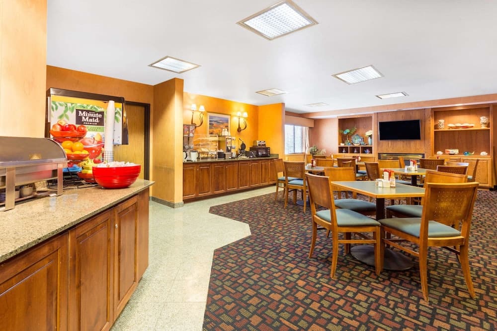 Ramada by Wyndham Kent Seattle Area gallery photo in Kent, WA — image 9