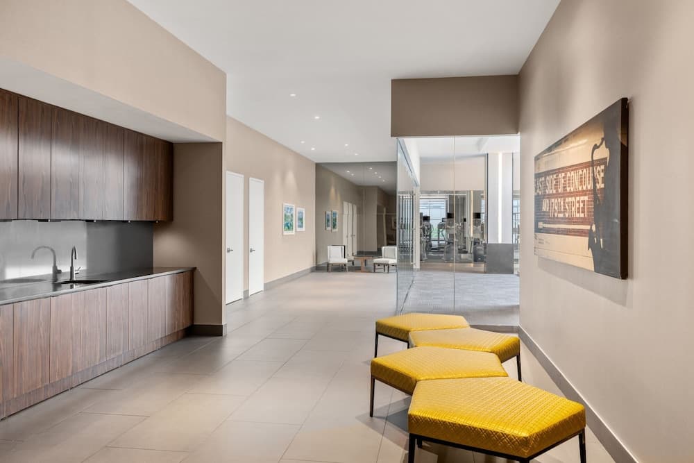 Residence Inn New York The Bronx At Metro Center Atrium gallery photo in Bronx, NY — image 15