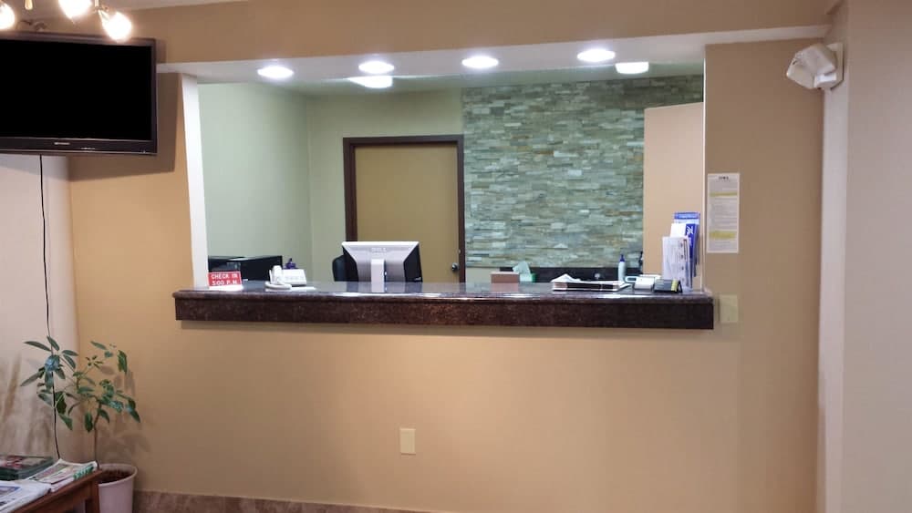 Americas Best Value Inn Clear Lake interior in Clear Lake, IA — gallery photo 2