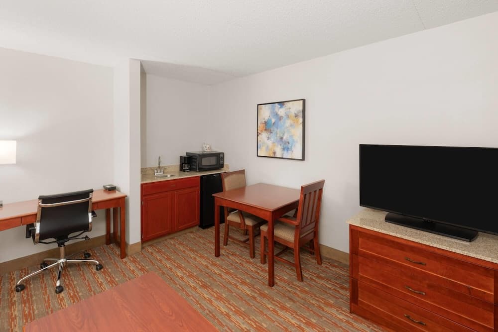 Endeavor Inn & Suites, Trademark Collection by Wyndham gallery photo in Topeka, KS — image 20