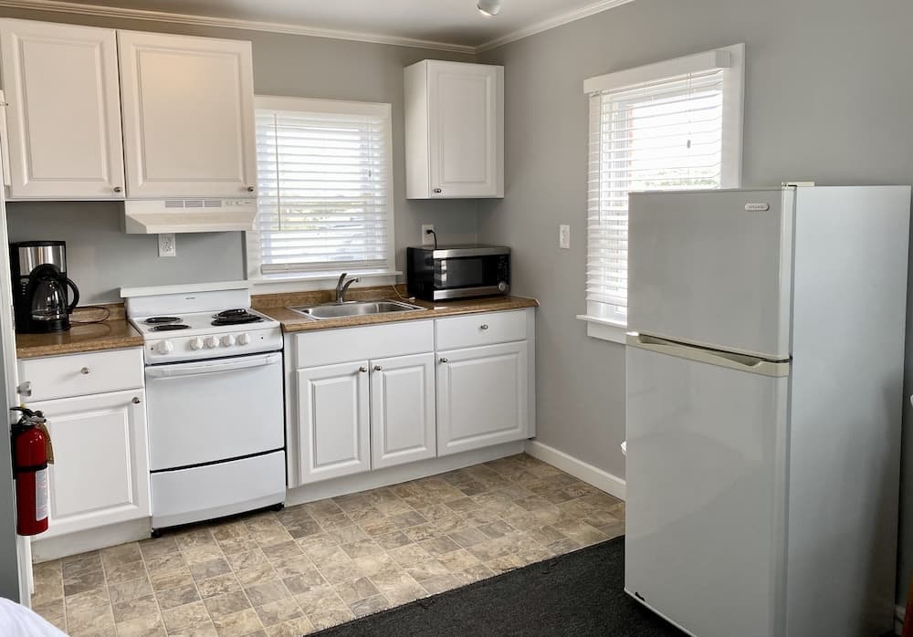 Tower Circle Motel interior in Buxton, NC — gallery photo 2