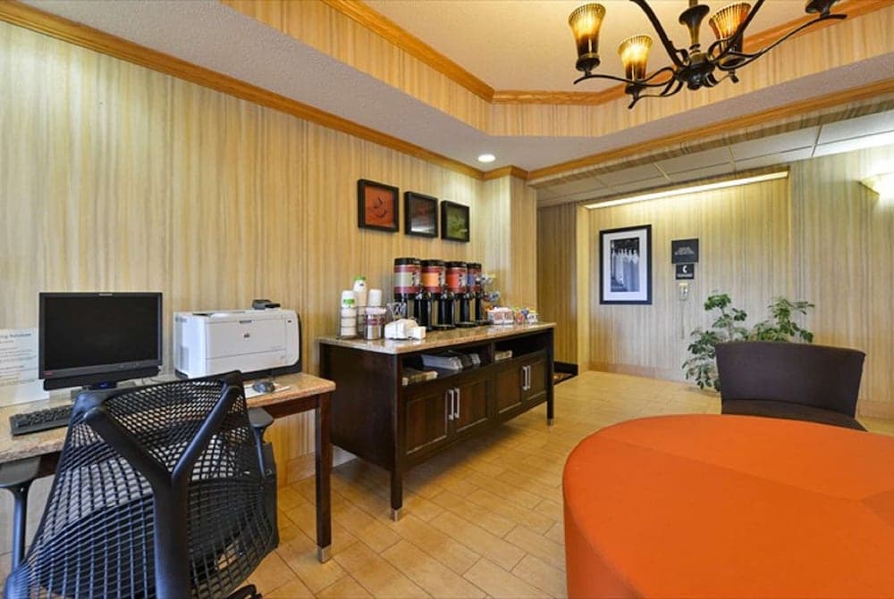 Hampton Inn Sturgis-Lagrange Area gallery photo in Sturgis, MI — image 14