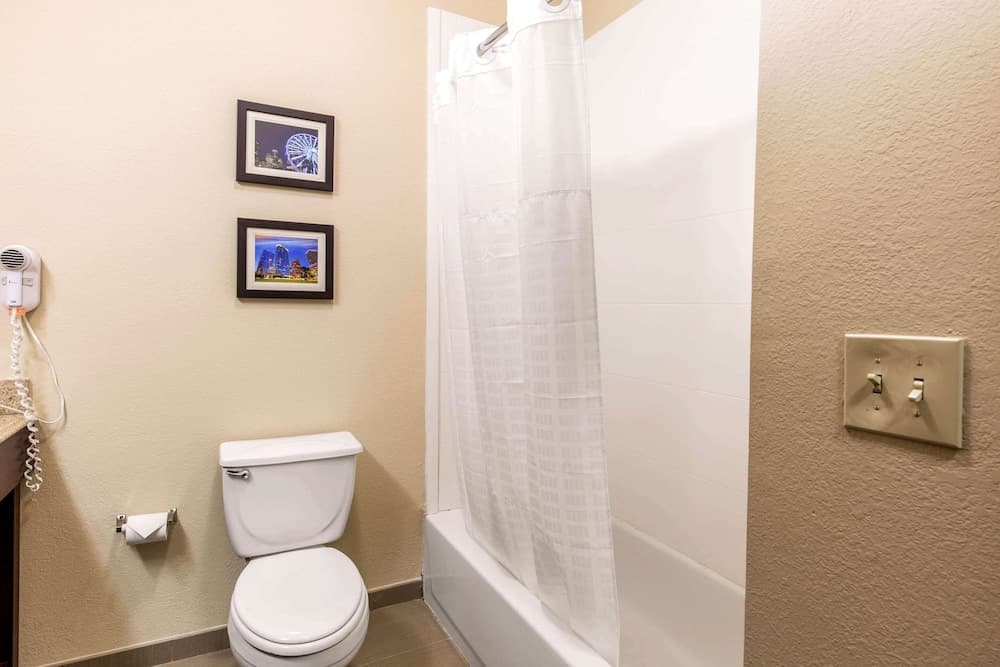Comfort Inn & Suites IAH Bush Airport – East property views in Humble, TX — gallery photo 3