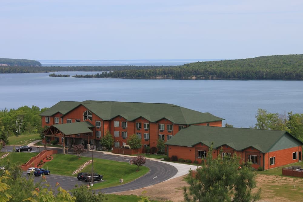 Holiday Inn Express Munising-Lakeview by IHG featured exterior or lobby in Munising, MI — similar hotel