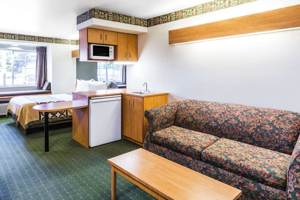 Royal Inn interior in Midvale, UT — gallery photo 2