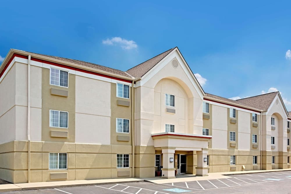 MainStay Suites Cincinnati Blue Ash featured exterior or lobby in Cincinnati, OH — similar hotel