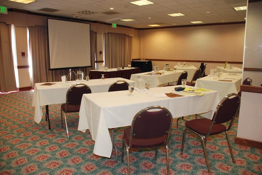 Oakland Airport Executive Hotel gallery photo in Oakland, CA — image 36