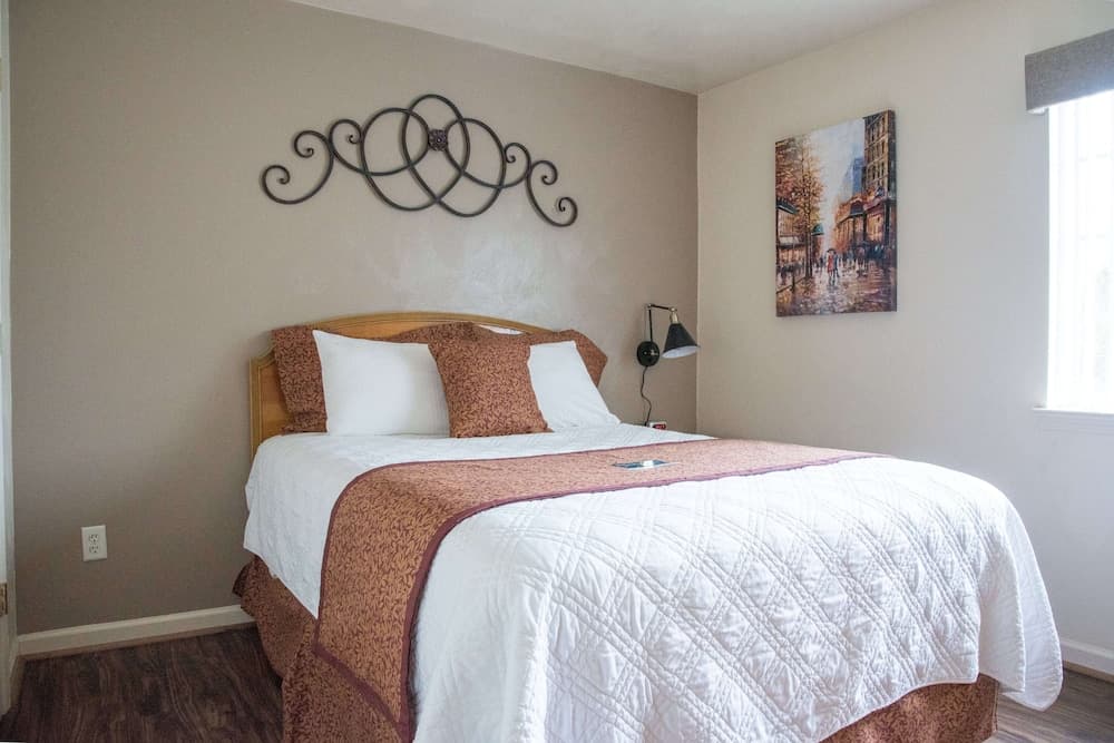 Affordable Suites of America Harrisonburg property views in Harrisonburg, VA — gallery photo 3